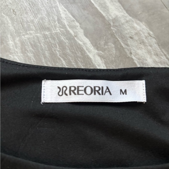 ReoRia Black Sleeveless Crop Top - Picture 5 of 5